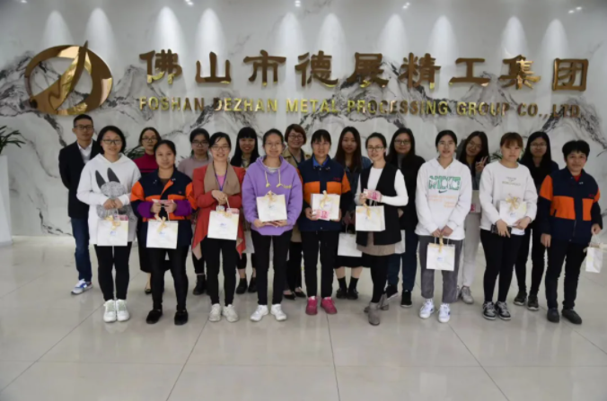 集团开展“三八妇女节”慰问女员工活动